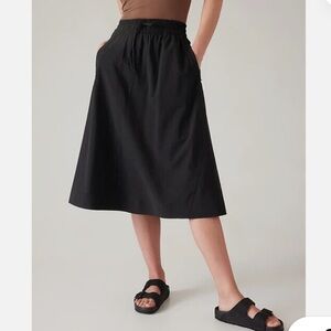 Athleta arrival skirt in black, size L